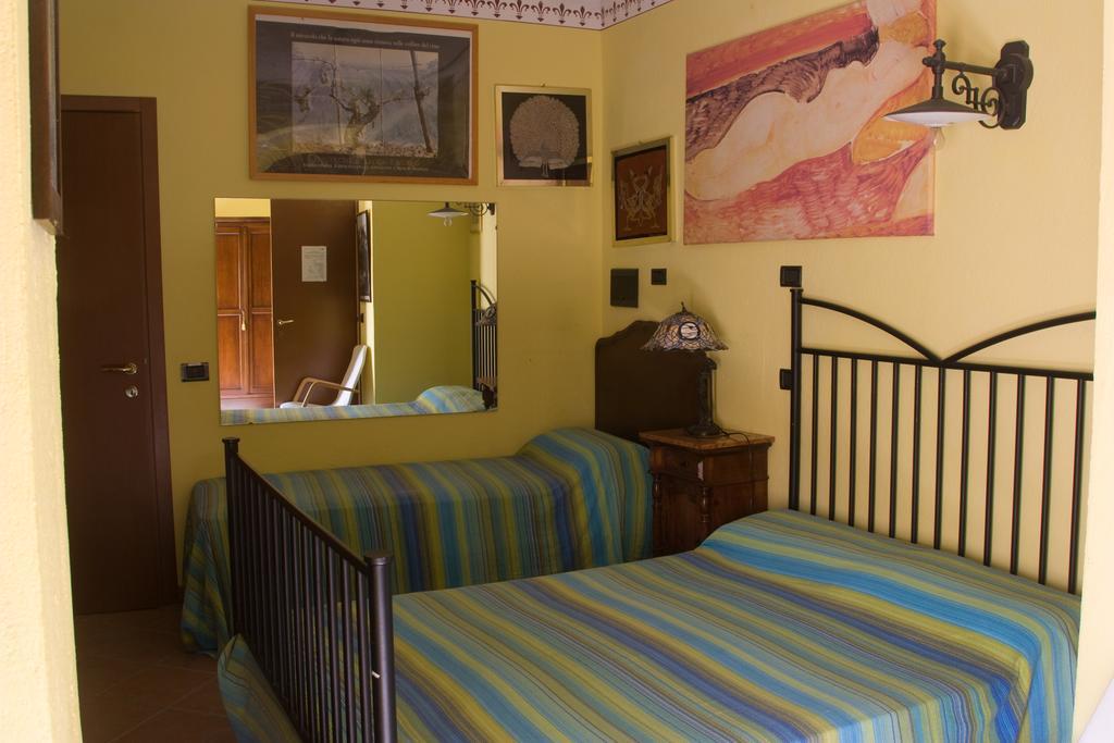 Arco Dei Nobili Bed & Breakfast Monforte dʼAlba Стая снимка